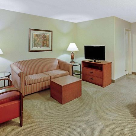 La Quinta By Wyndham Appleton College Avenue Hotel Exterior photo