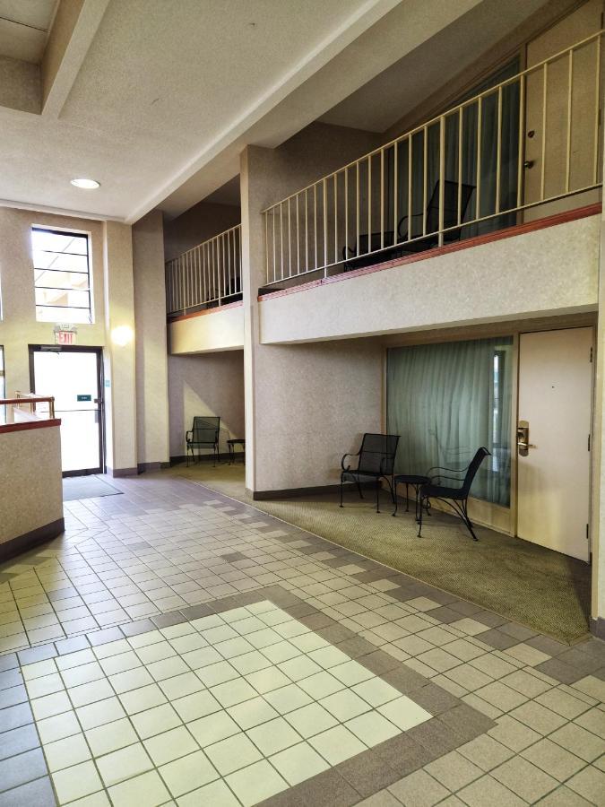 La Quinta By Wyndham Appleton College Avenue Hotel Exterior photo