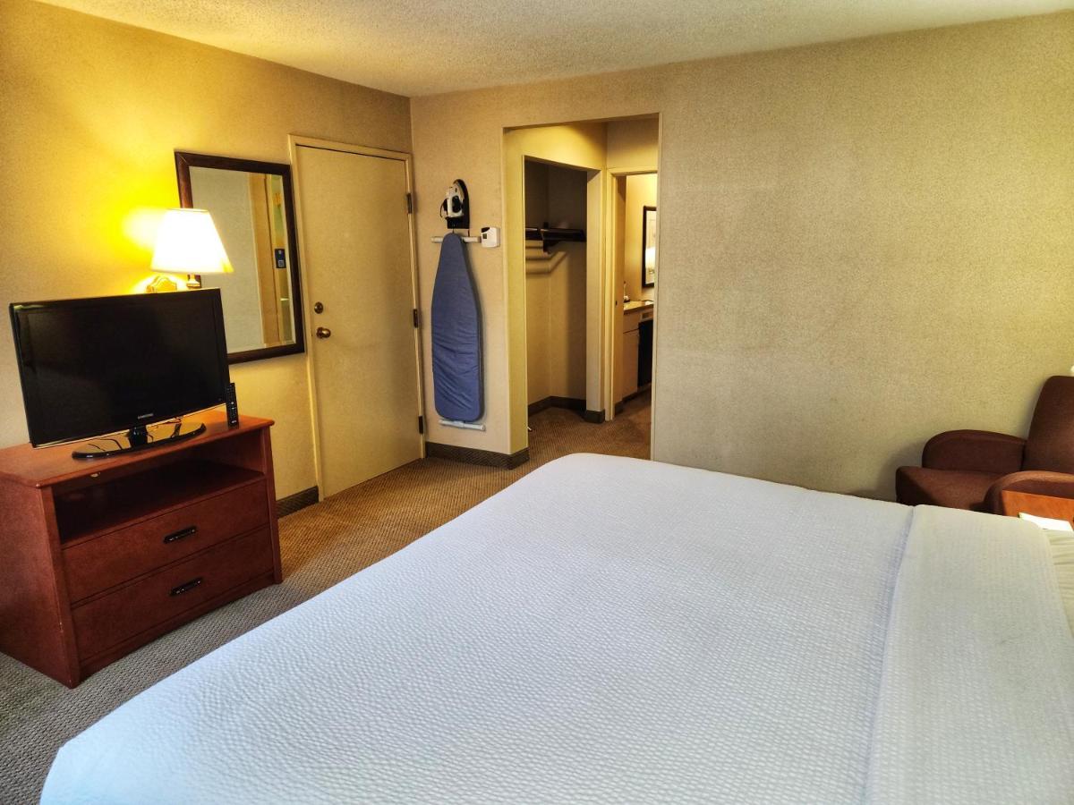 La Quinta By Wyndham Appleton College Avenue Hotel Exterior photo