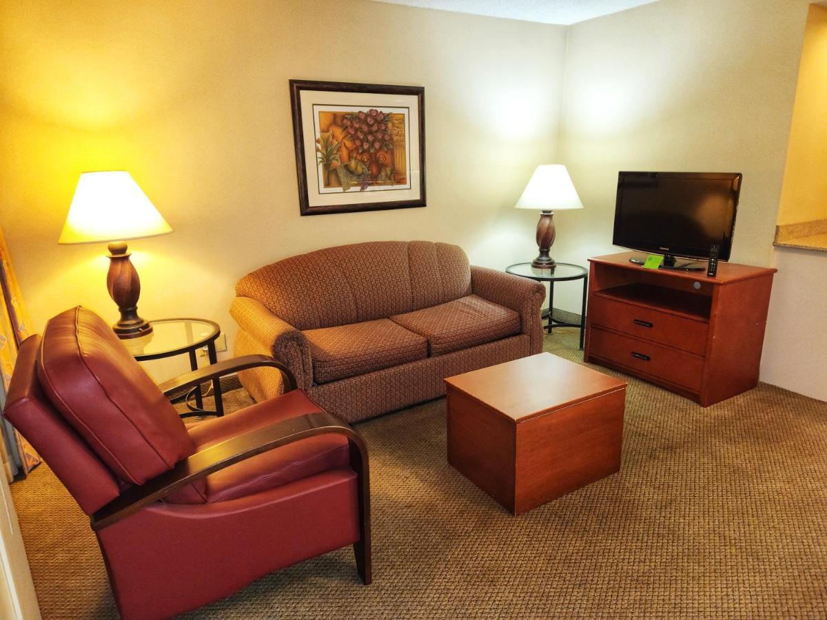 La Quinta By Wyndham Appleton College Avenue Hotel Exterior photo