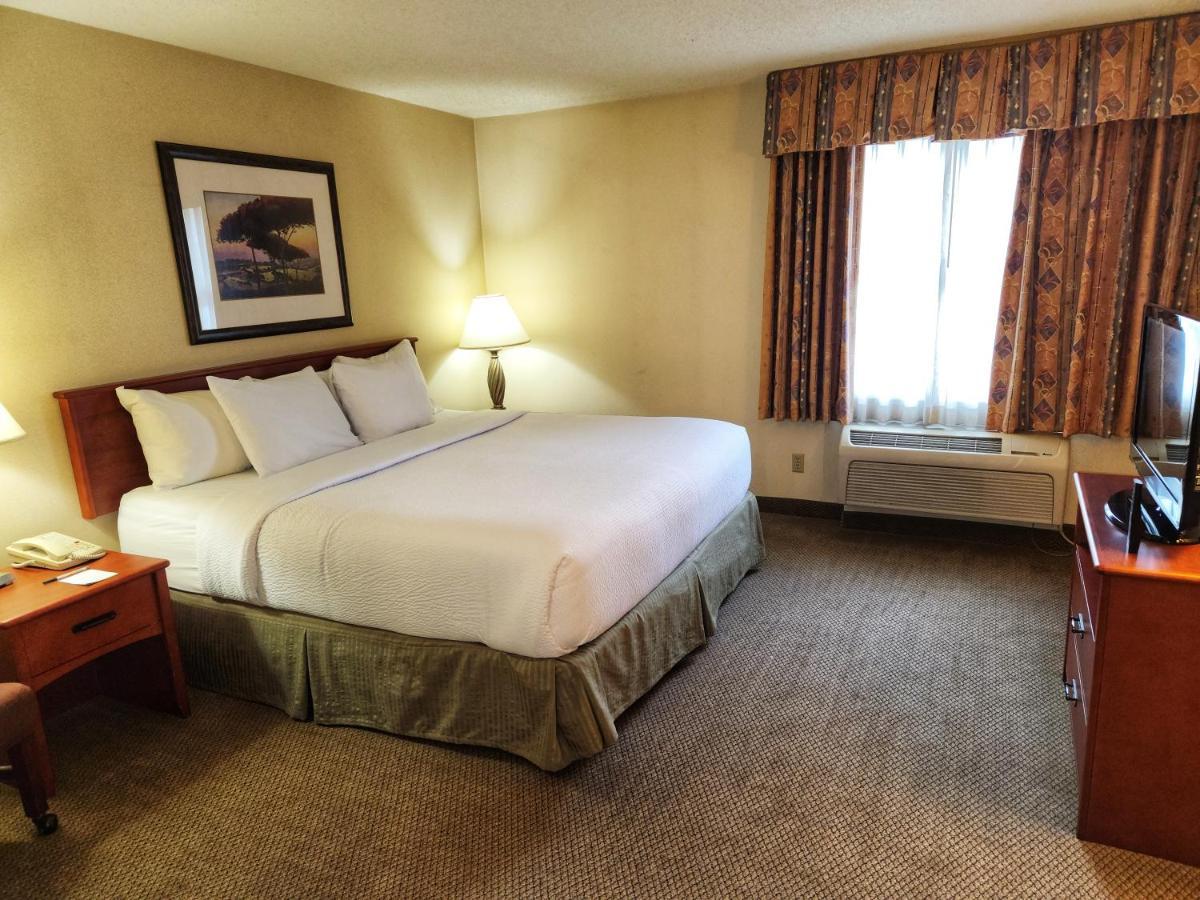 La Quinta By Wyndham Appleton College Avenue Hotel Exterior photo
