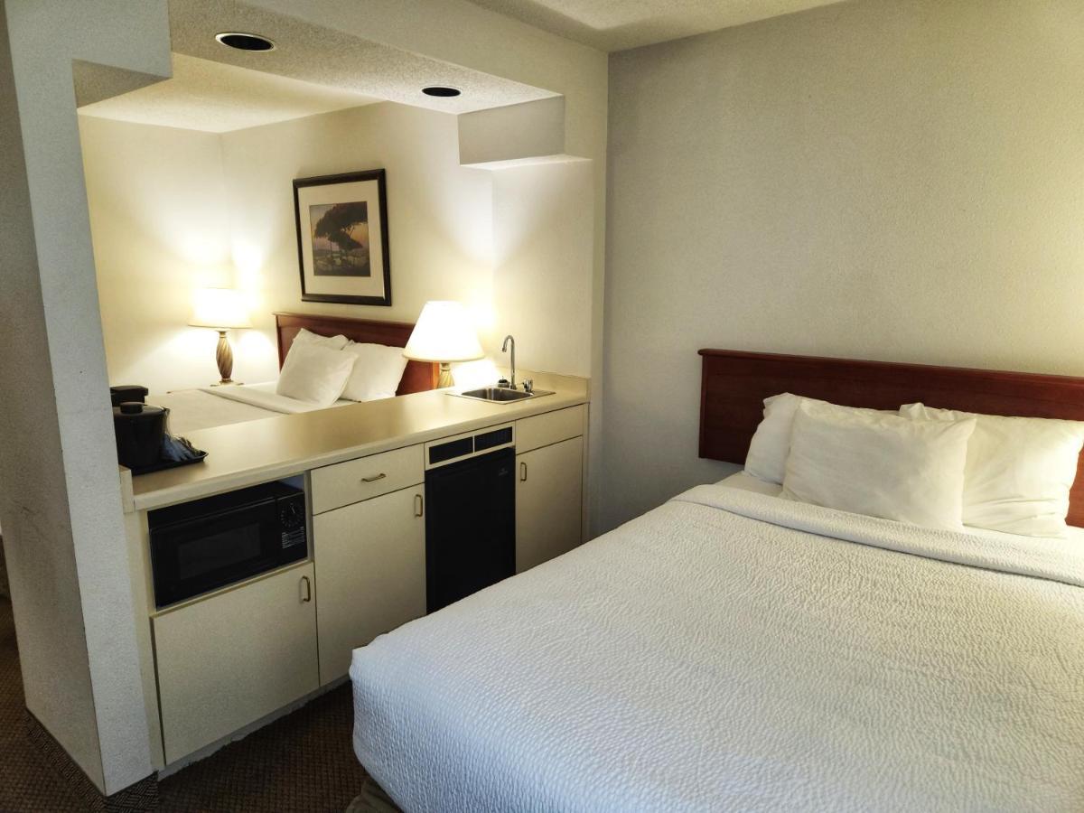 La Quinta By Wyndham Appleton College Avenue Hotel Exterior photo