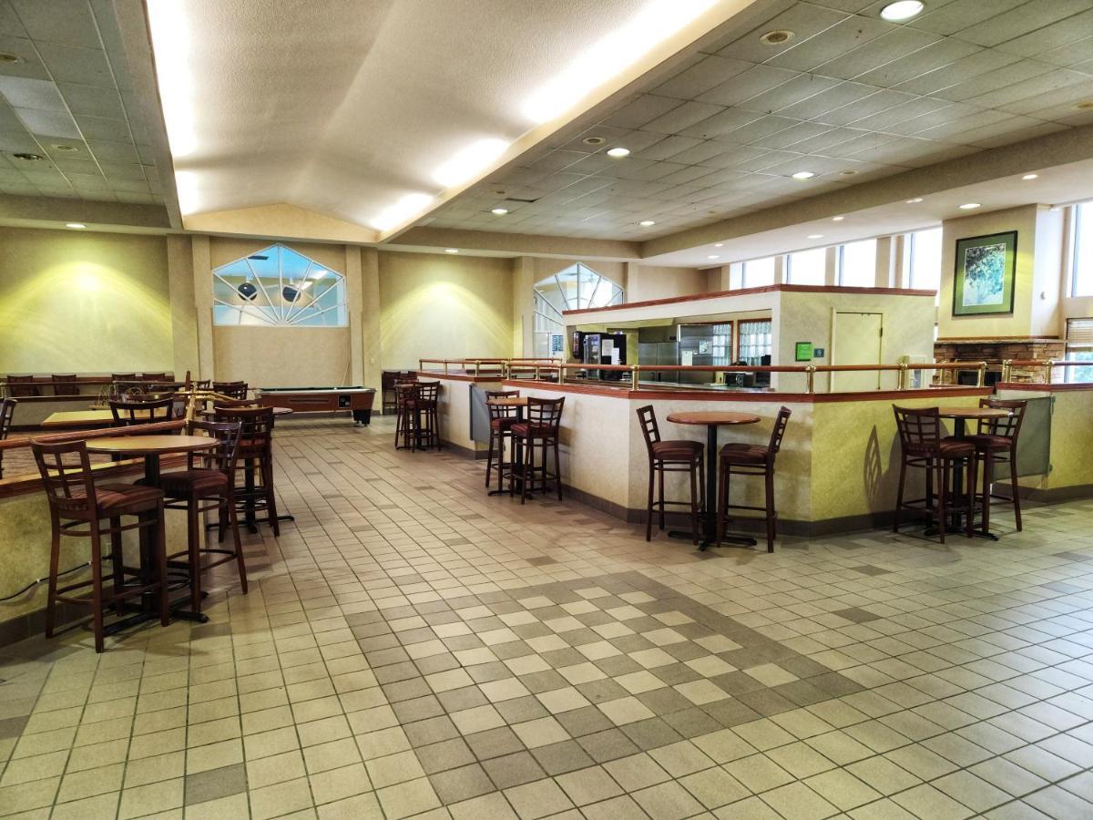 La Quinta By Wyndham Appleton College Avenue Hotel Exterior photo