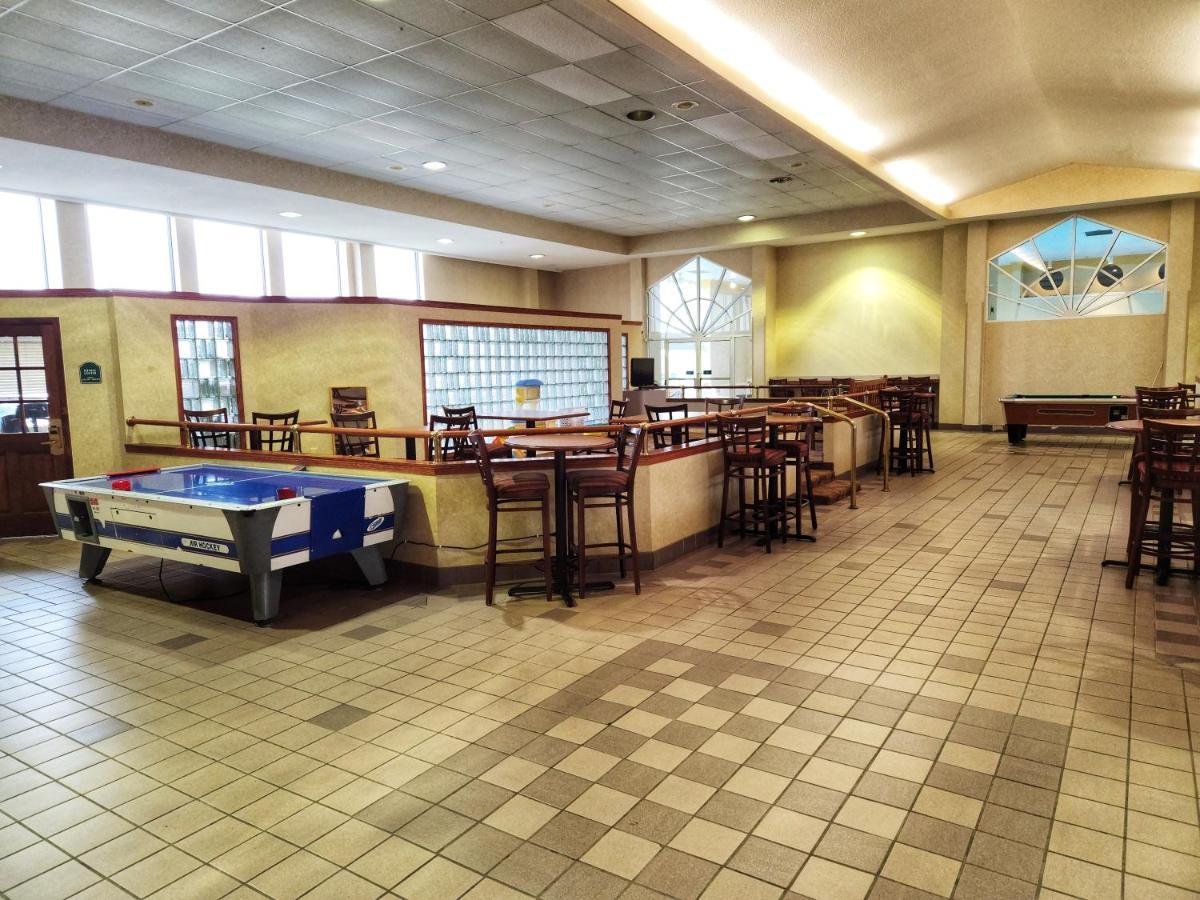 La Quinta By Wyndham Appleton College Avenue Hotel Exterior photo