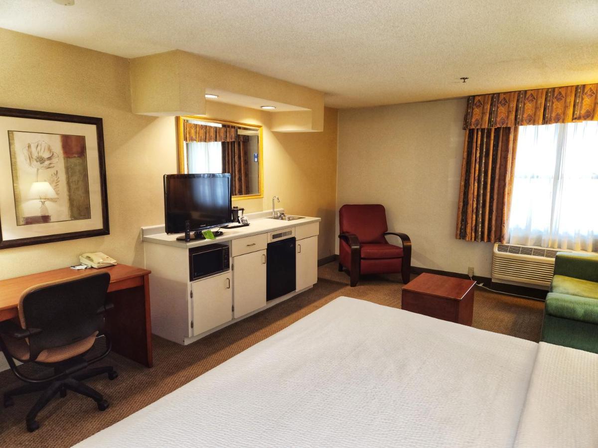 La Quinta By Wyndham Appleton College Avenue Hotel Exterior photo