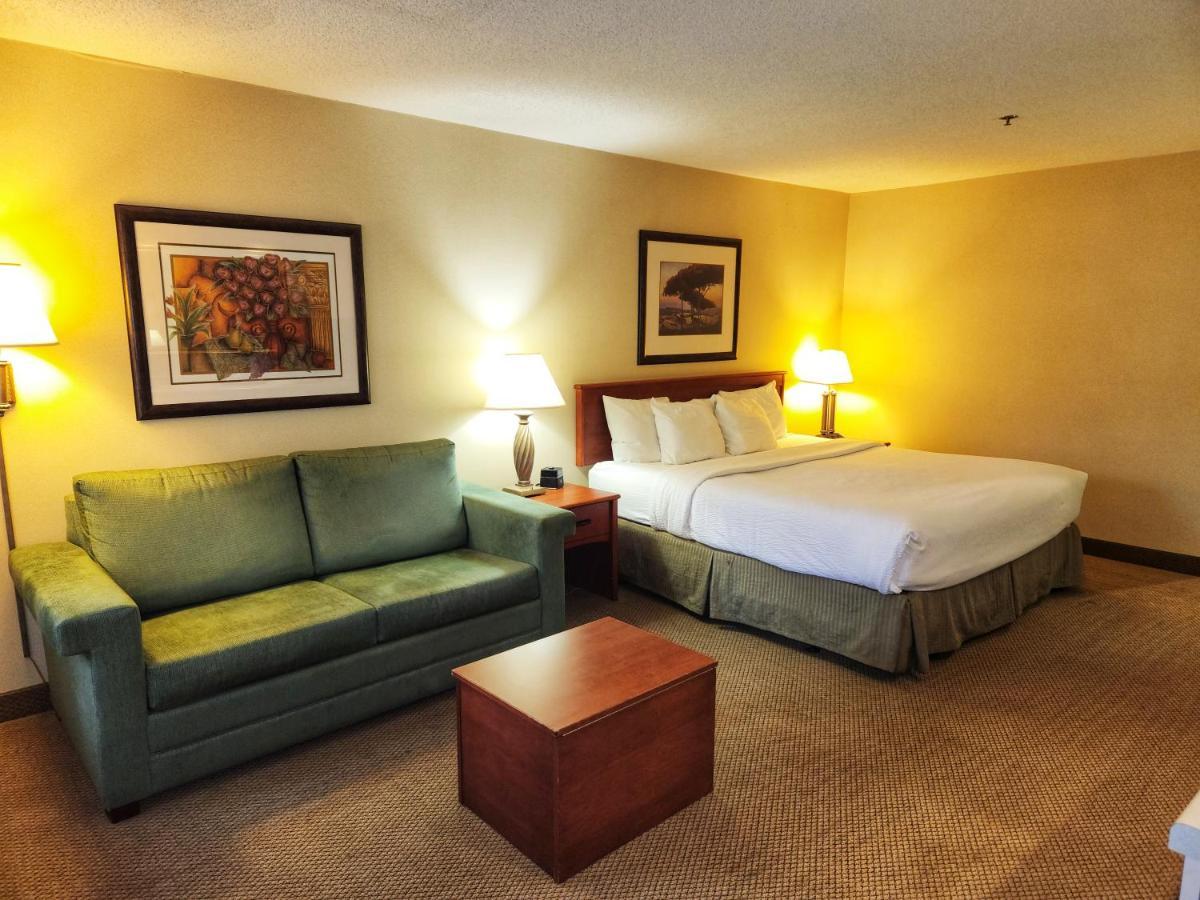 La Quinta By Wyndham Appleton College Avenue Hotel Exterior photo
