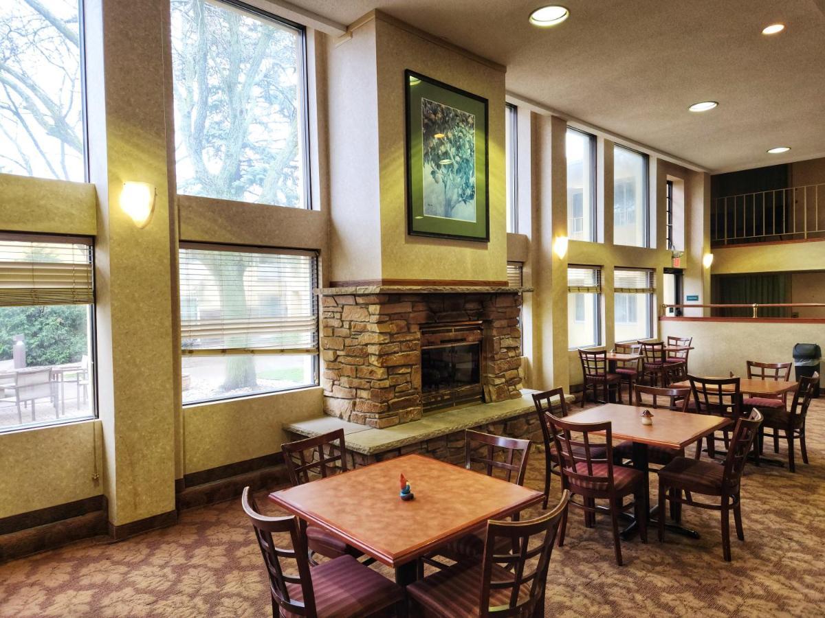 La Quinta By Wyndham Appleton College Avenue Hotel Exterior photo