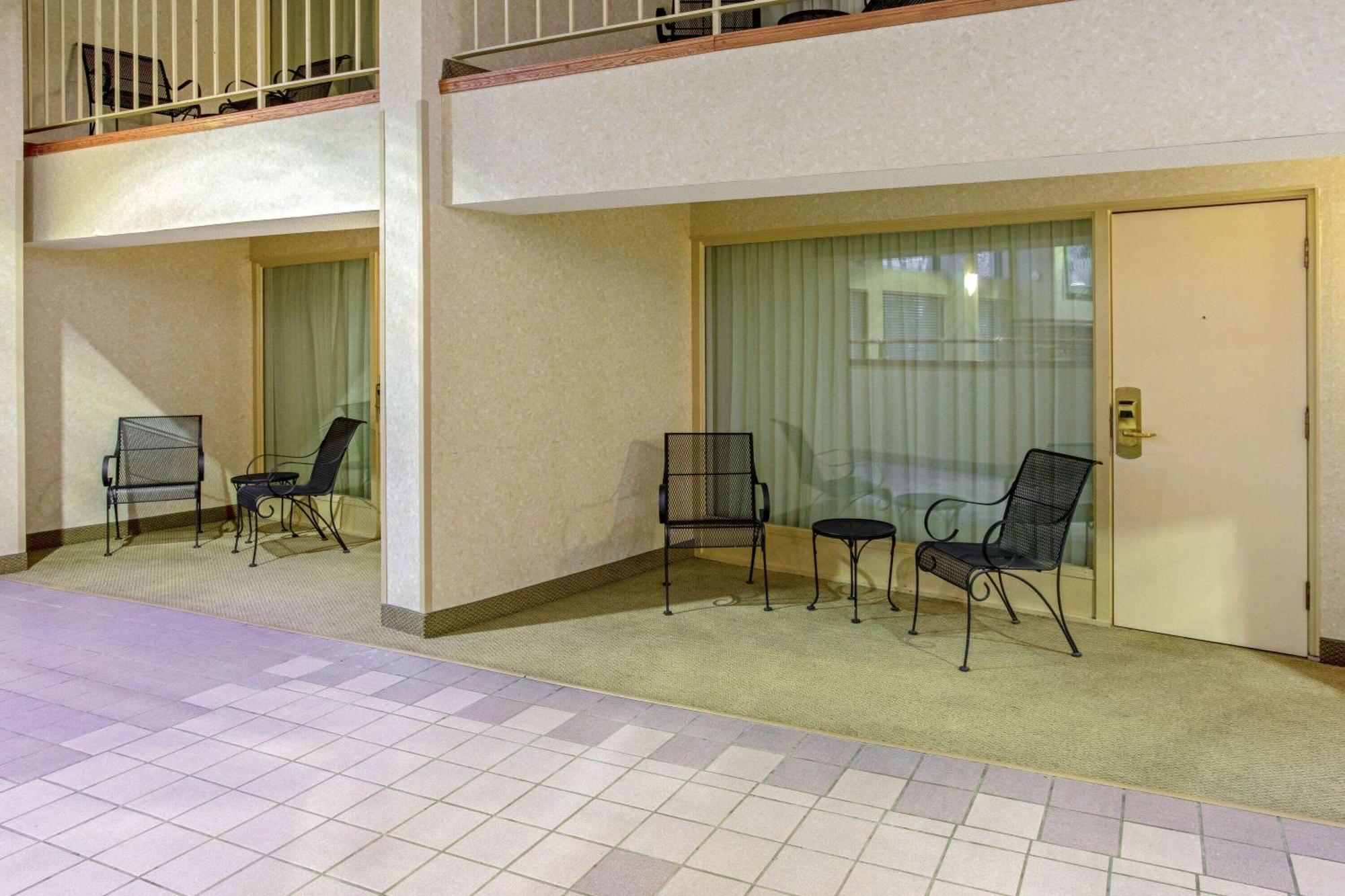 La Quinta By Wyndham Appleton College Avenue Hotel Exterior photo